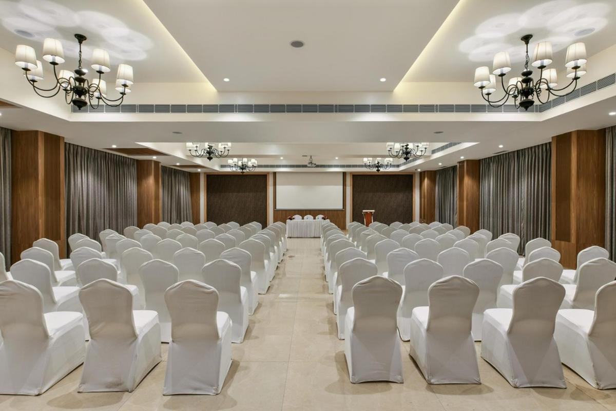 Meritas Aura Resort Lonavala Exterior foto